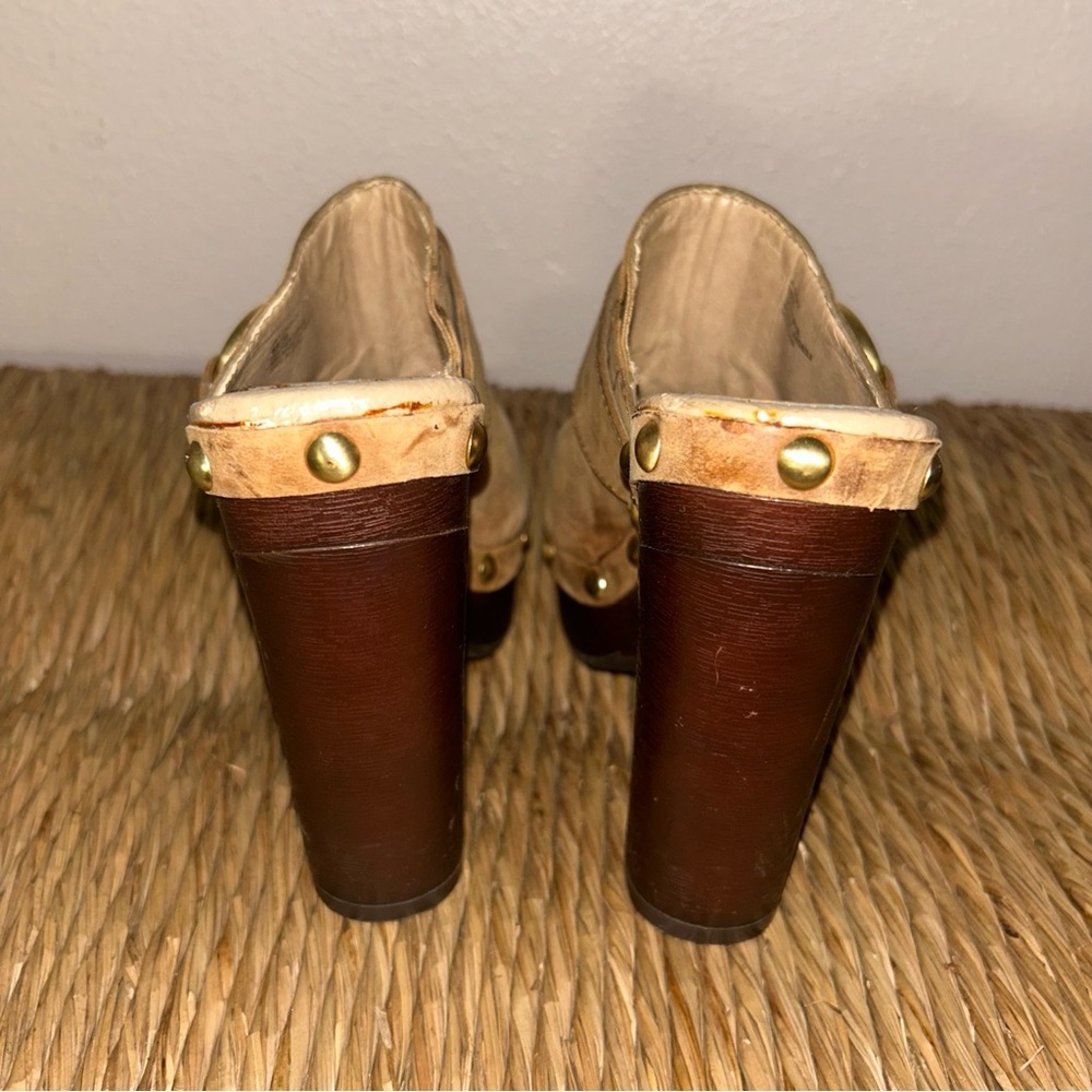 Jessica Simpson y2k Tan Leather heeled clogs  with studded Gold Accents - Picture 4 of 8